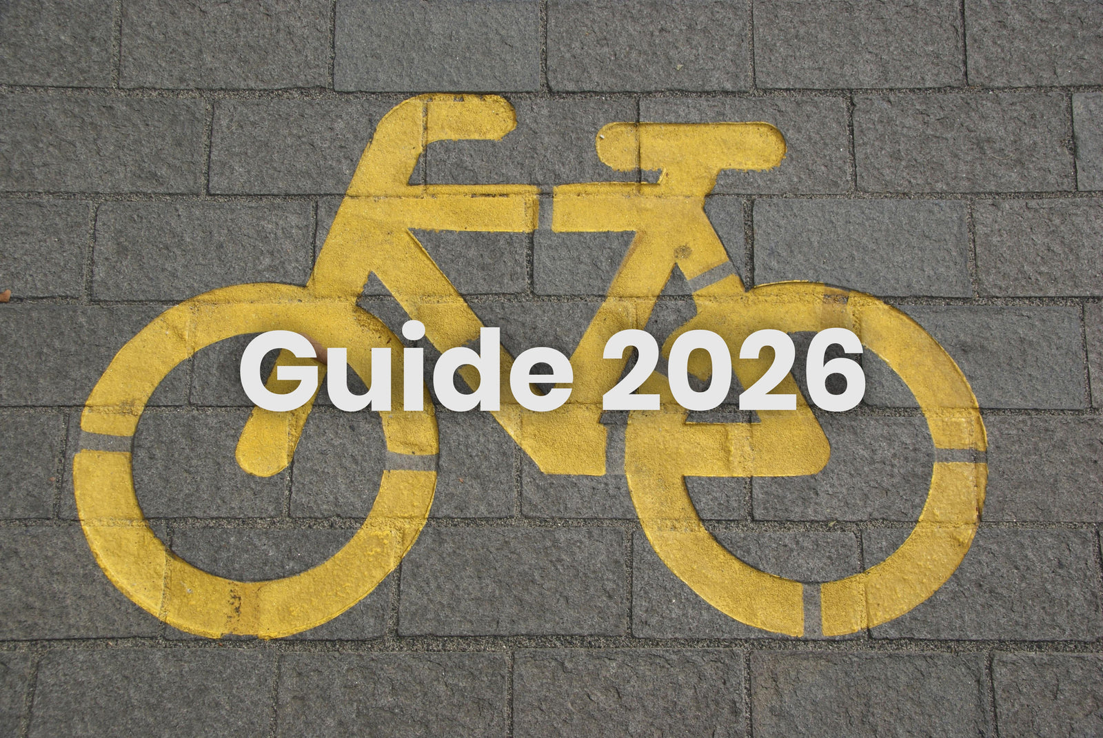 Fahrradsymbol auf Pflaster mit Guide 2026 Schriftzug
