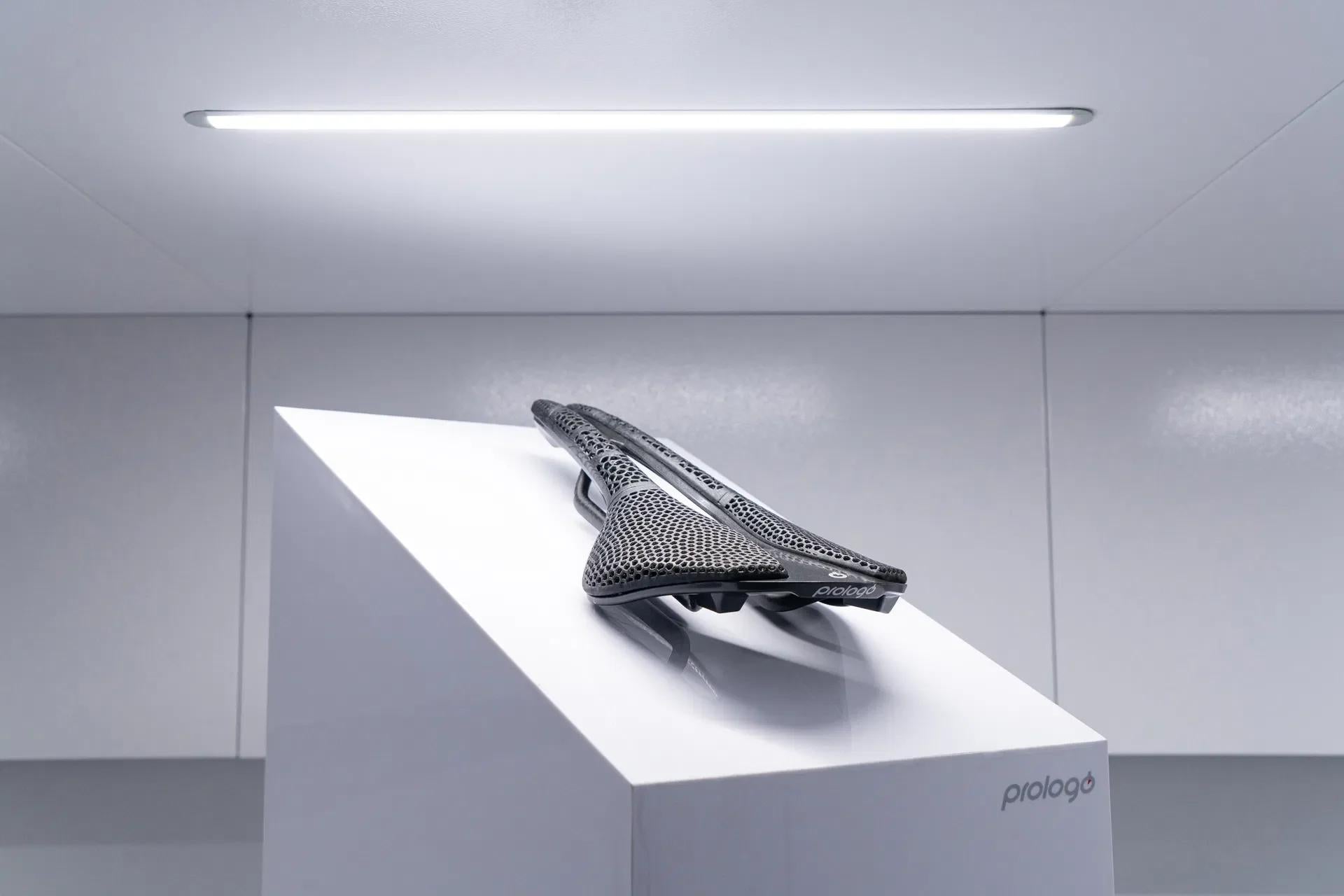 Saddle Nago R4 PAS 3D, 245x137mm, Nack - black