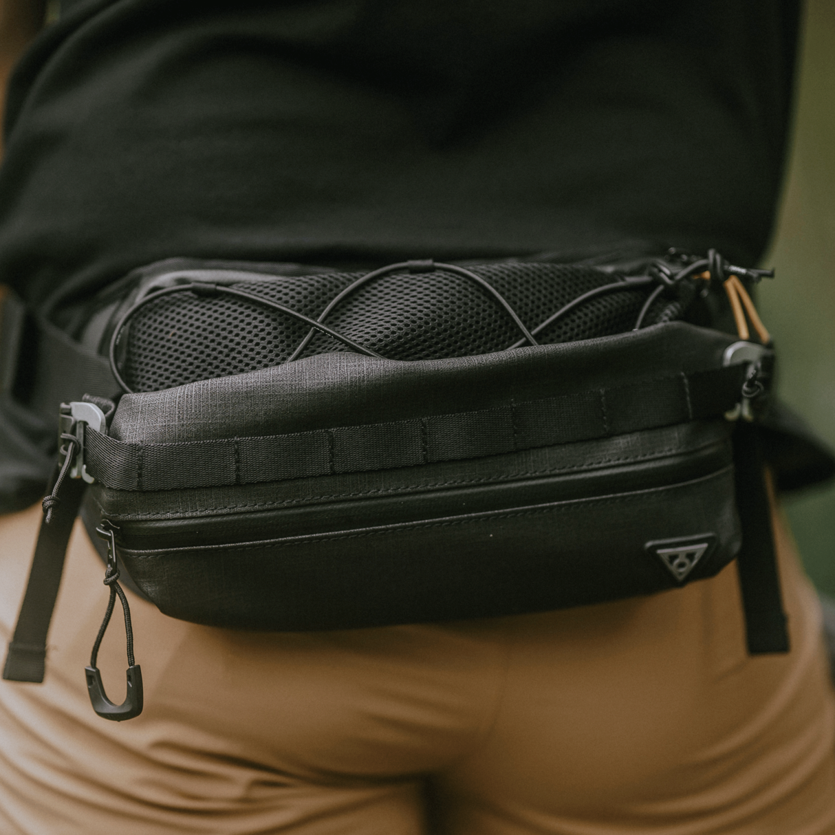 Hip Back, Black