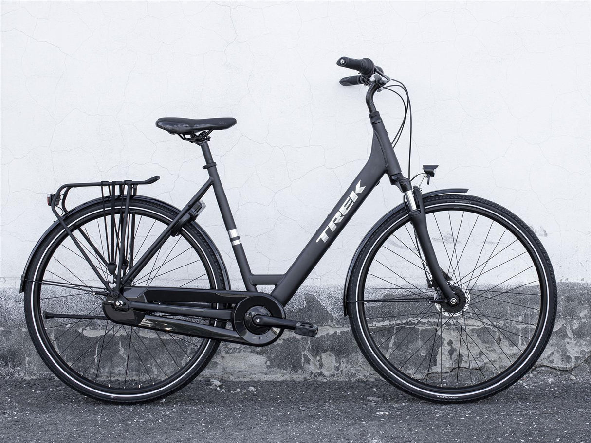 District 1 EQ Lowstep Matte Dnister Black