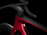 Madone SLR 7 AXS Metallic Red Smoke to Red Carbon Smoke