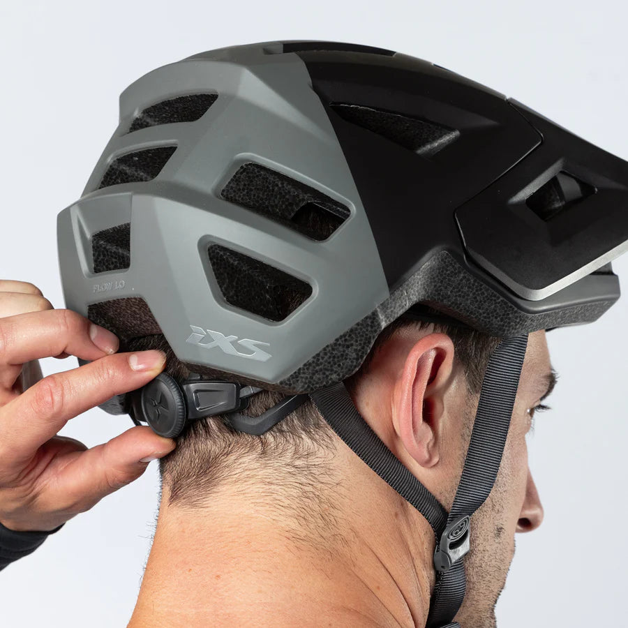 Flow 1.0 MIPS Helm - schwarz-graphit