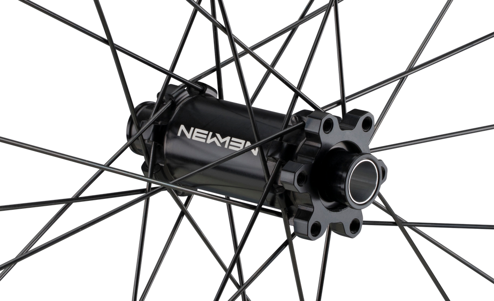 Beskar 30 Trail Light 27.5" Aluminium, 6 Loch, 15x110 mm - schwarz