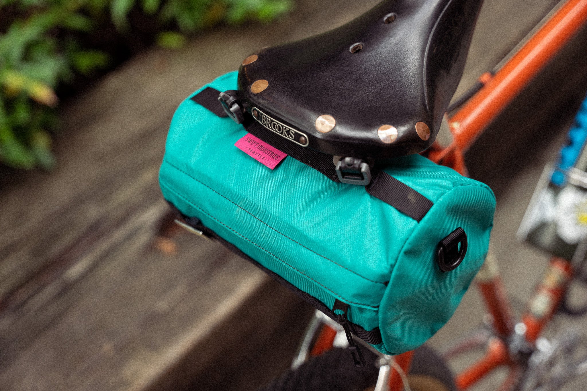 SWIFT INDUSTRIES Bandito Bicycle Bag 水色 Bandito Bicycle Bag – Swift Industries