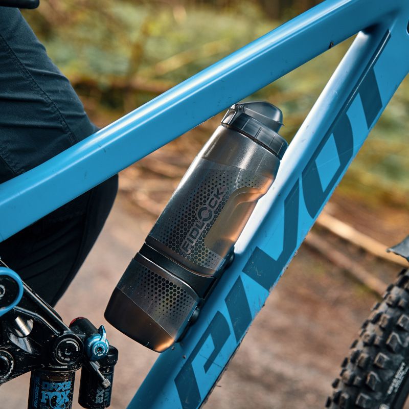 TWIST bottle 800 antibacterial + bike base - transparent black