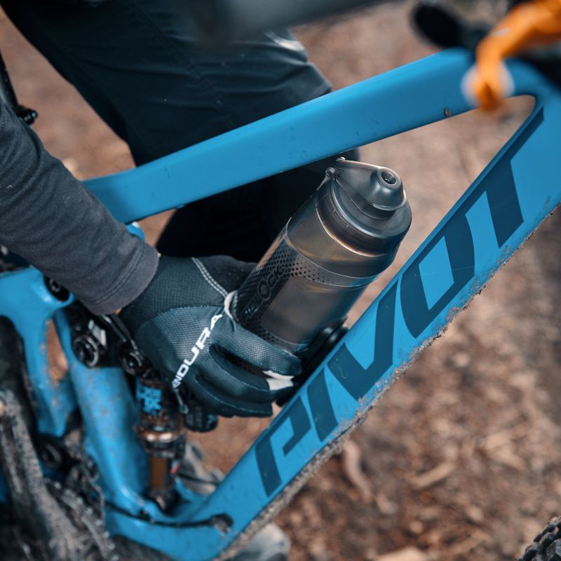 TWIST bottle 800 antibacterial + bike base - transparent black
