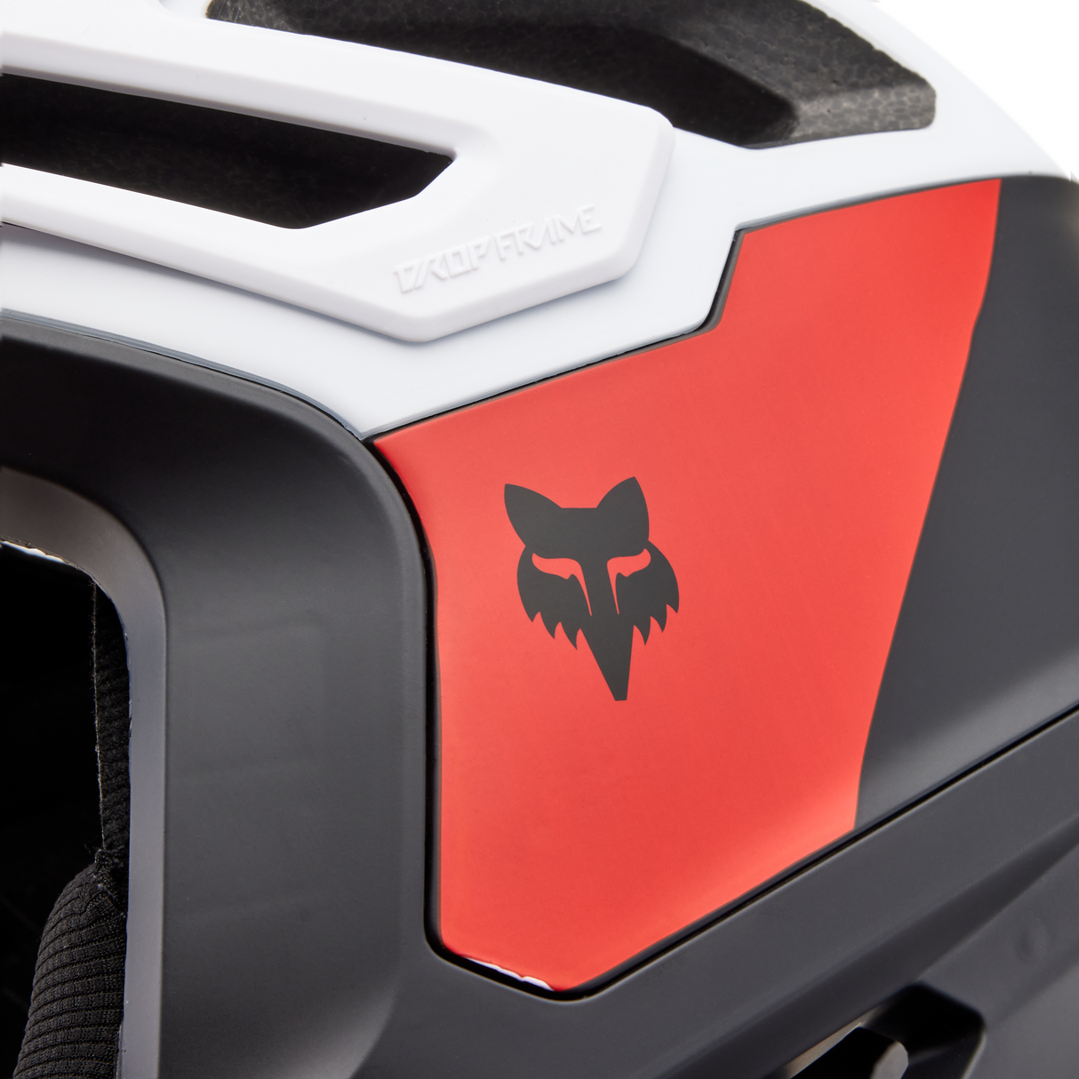 Dropframe Pro Helm Nyf CE - Black / White