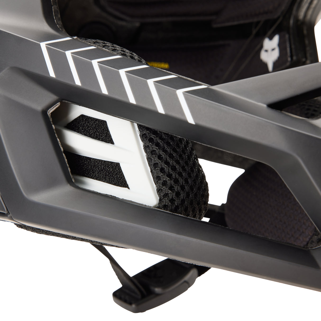 Proframe RS Mash Helm - Black/White