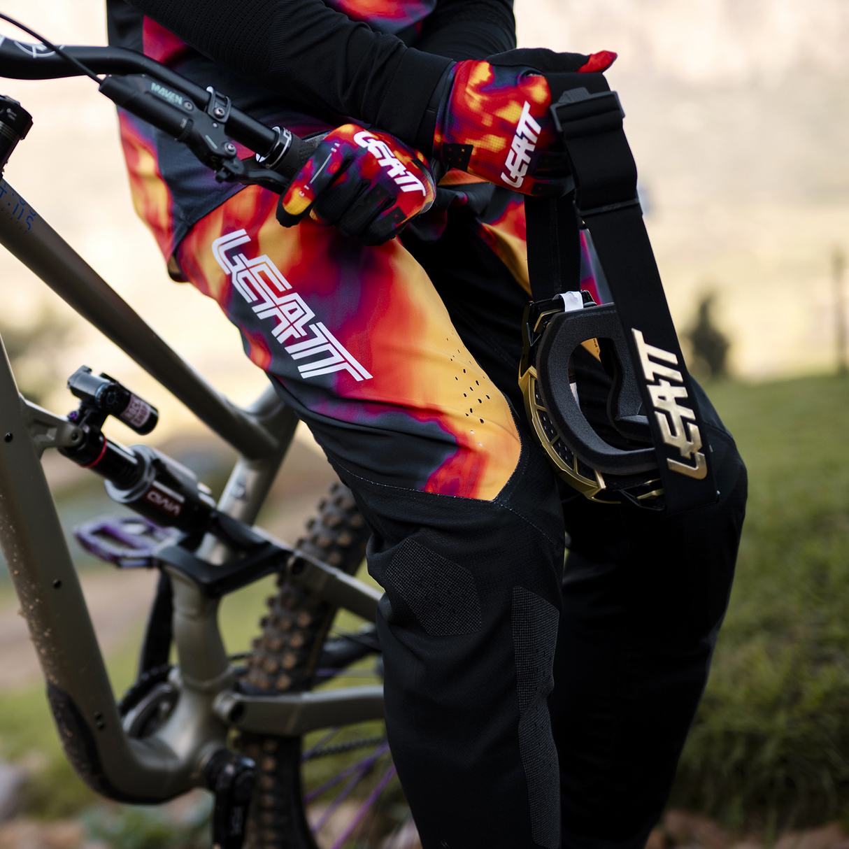Pant MTB Gravity 8.0 - Heatmap Red