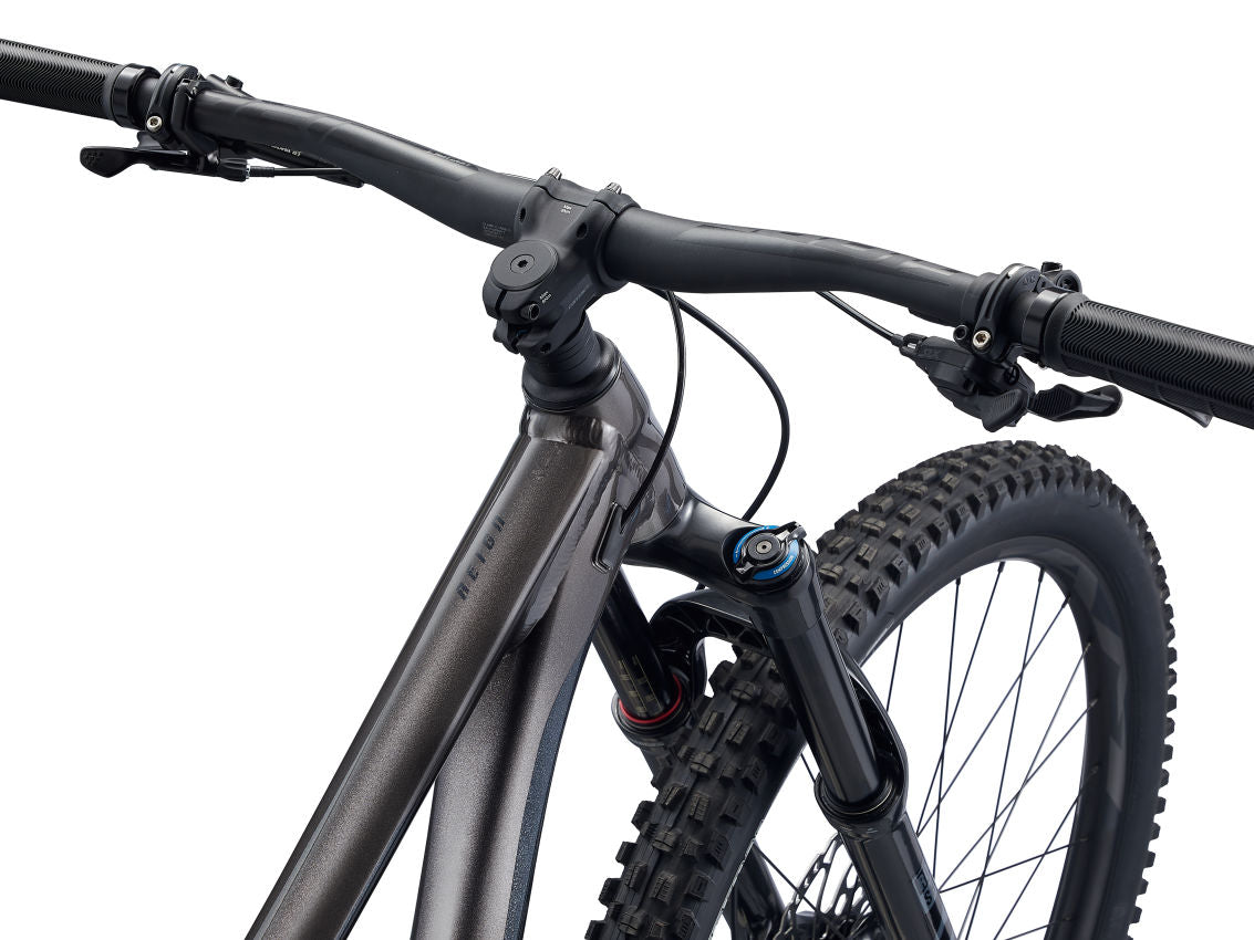 Reign Metal / Black Diamond