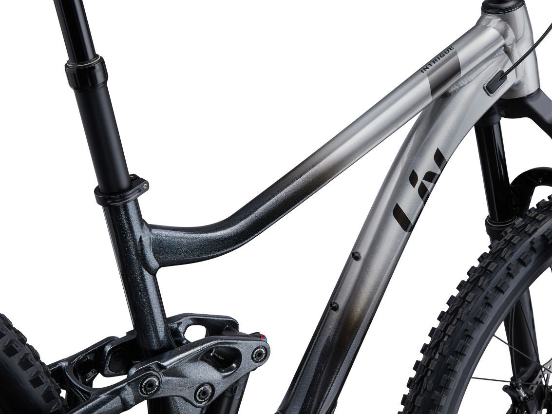 Intrigue 1 - Brush Aluminum