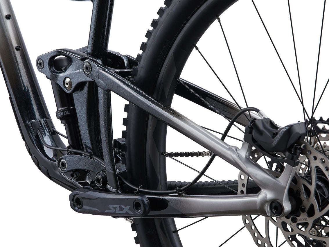 Intrigue 1 - Brush Aluminum