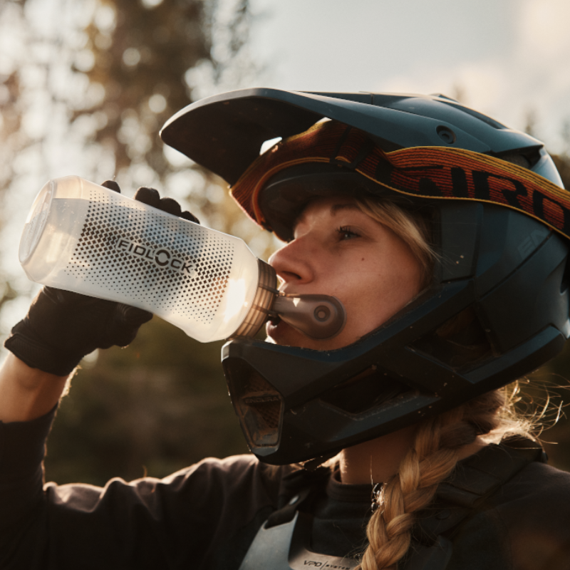 TWIST bottle 750 antibacterial + bike base - transparent black
