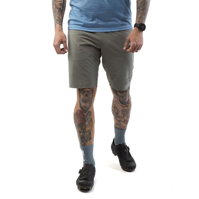 Roads II Shorts - Grau