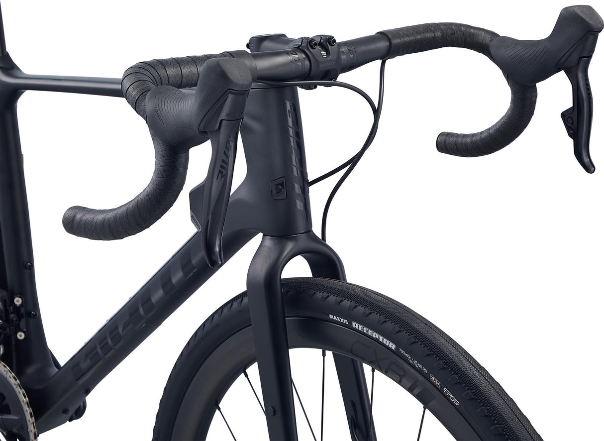 Revolt Advanced Pro 1 Matte Carbon / Gloss Black