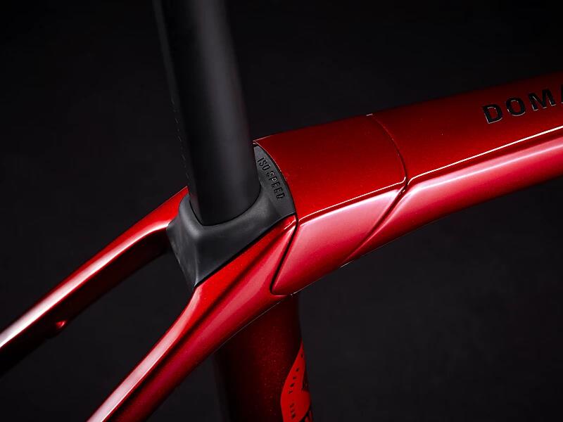 Domane SLR 6 Gen 4 Metallic Red Smoke to Blue Smoke Fade