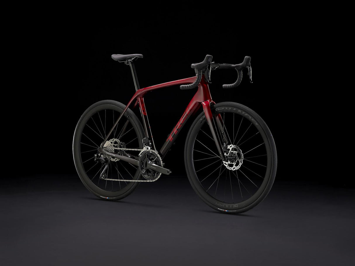 Domane SLR 6 Gen 4 Metallic Red Smoke to Red Carbon Smoke
