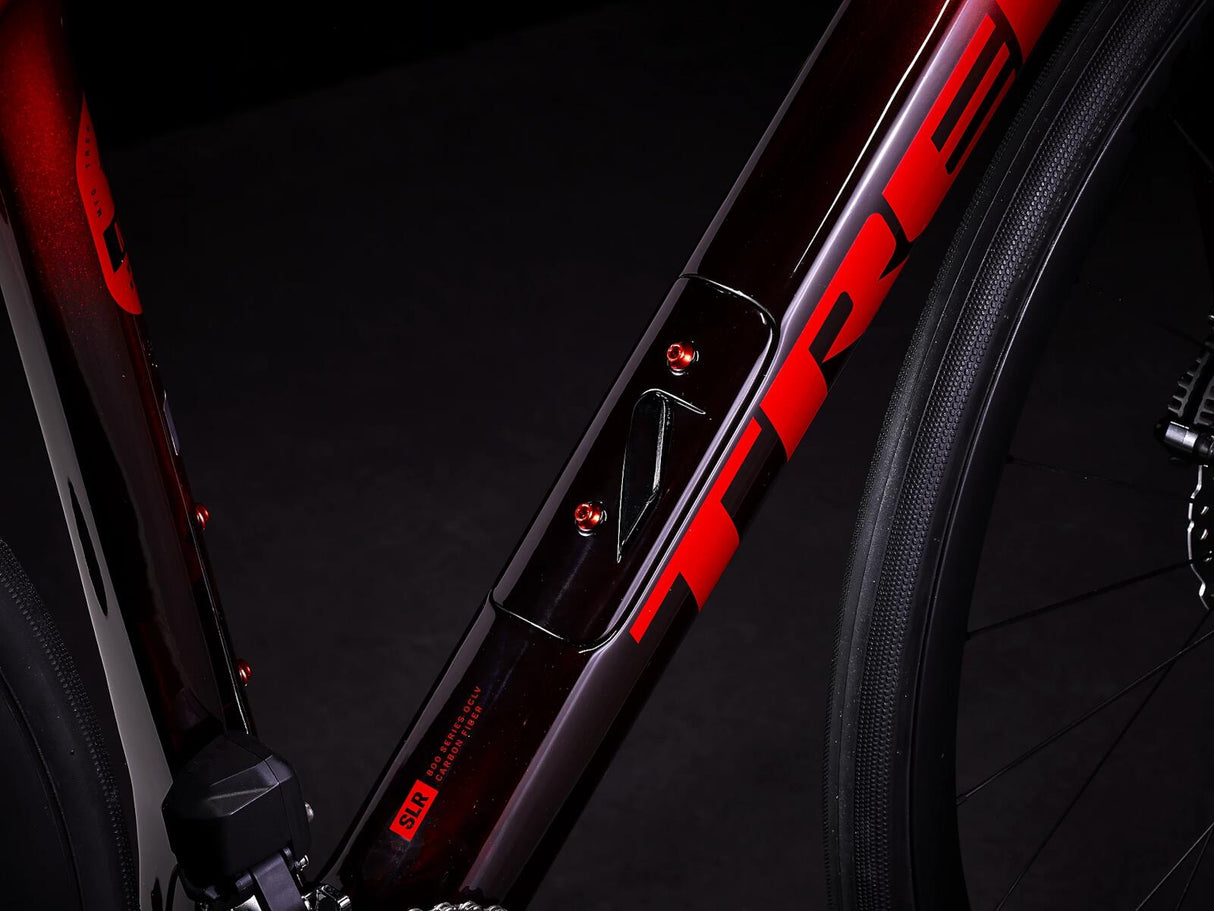 Domane SLR 6 Gen 4 Metallic Red Smoke to Red Carbon Smoke