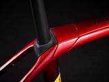 Domane SLR 6 Gen 4 Metallic Red Smoke to Red Carbon Smoke