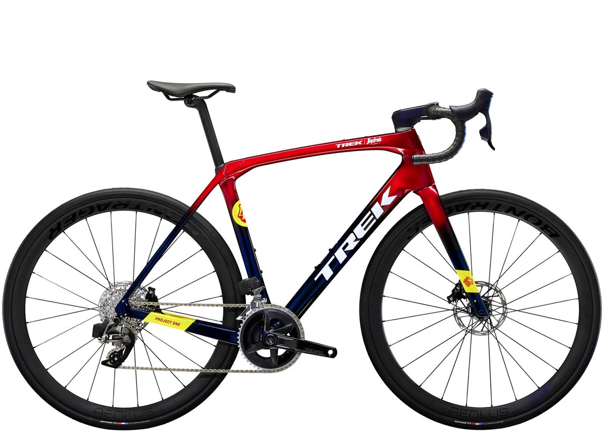 Domane SLR 6 eTap Gen 4 Metallic Red Smoke naar Blue Smoke Vervaging