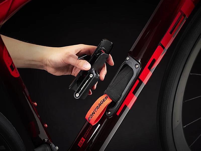 Domane SLR 7 Gen 4 Metallic Red Smoke to Red Carbon Smoke