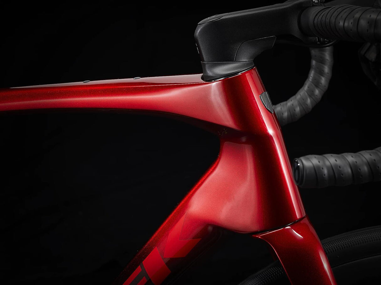 Domane SLR 7 eTap Gen 4 Metallic Red Smoke to Red Carbon Smoke