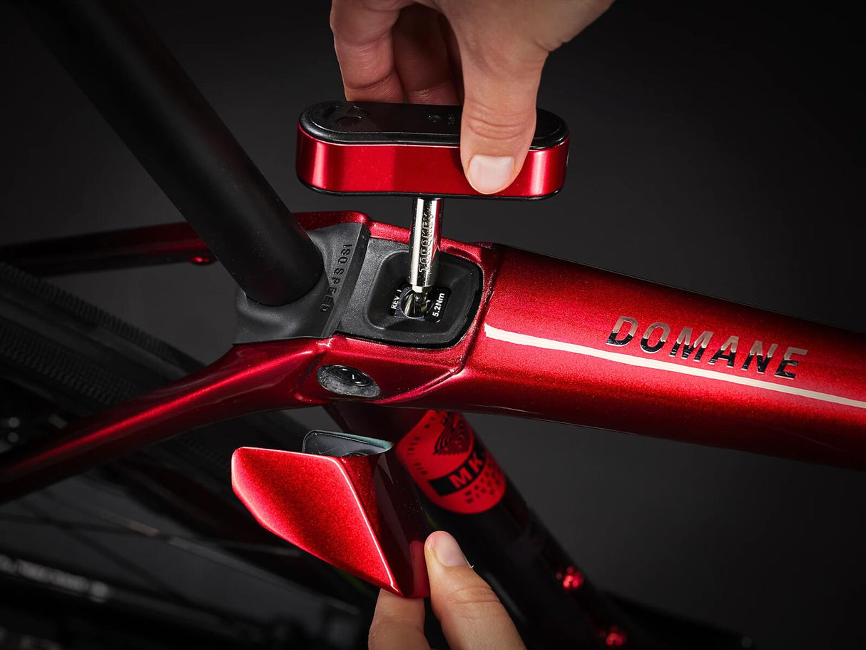 Domane SLR 7 eTap Gen 4 Metallic Red Smoke to Red Carbon Smoke
