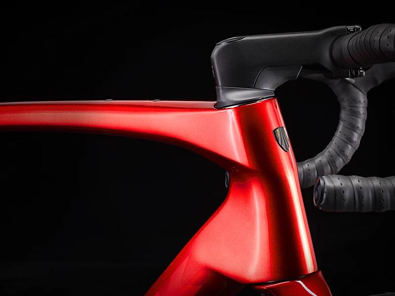 Domane SLR 9 Gen 4 Metallic Red Smoke to Red Carbon Smoke
