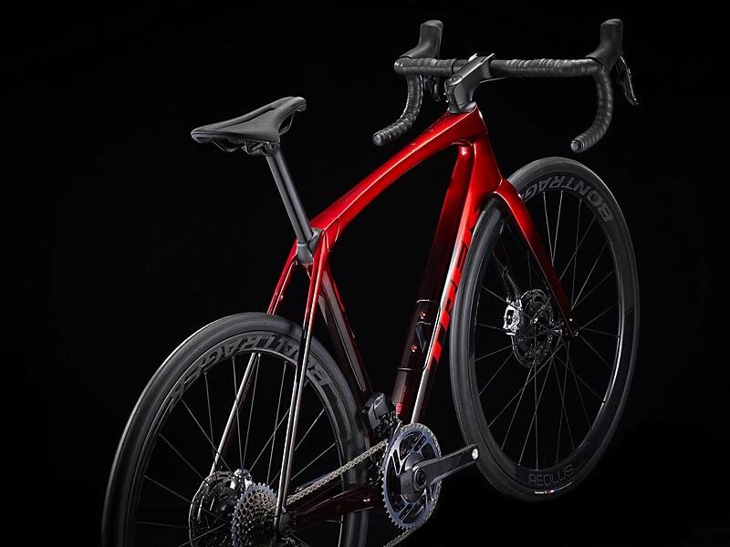 Domane SLR 9 eTap Gen 4 Metallic Red Smoke to Red Carbon Smoke