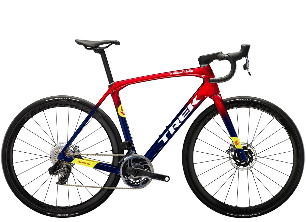 Domane SLR 9 eTap Gen 4 Team Replica:Metallic Red Smoke to Blue Smoke Fade