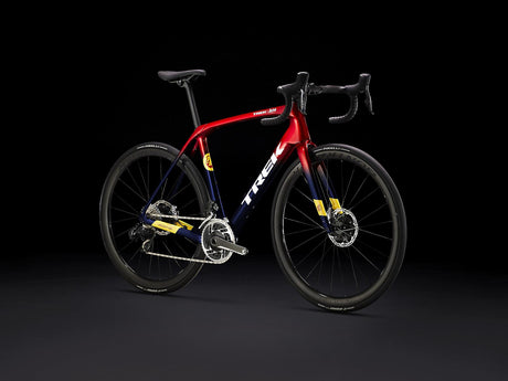 Domane SLR 9 eTap Gen 4 Team Replica:Metallic Red Smoke to Blue Smoke Fade