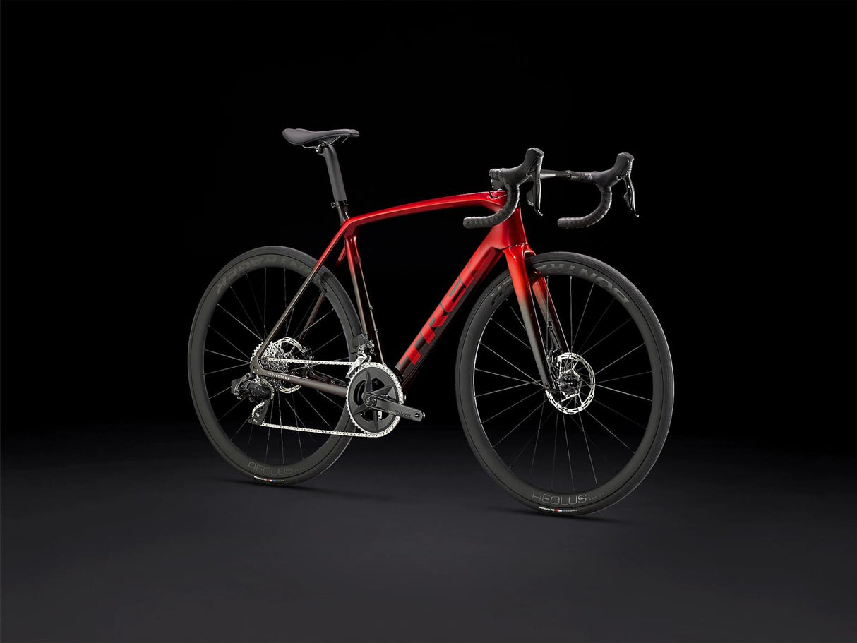 Emonda SLR 6 eTap Metallic Red Smoke to Red Carbon Smoke