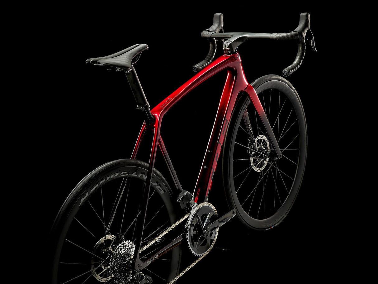 Emonda SLR 6 eTap Metallic Red Smoke to Red Carbon Smoke