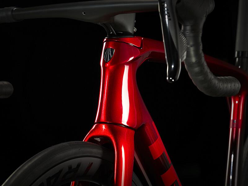 Emonda SLR 6 eTap Metallic Red Smoke to Red Carbon Smoke
