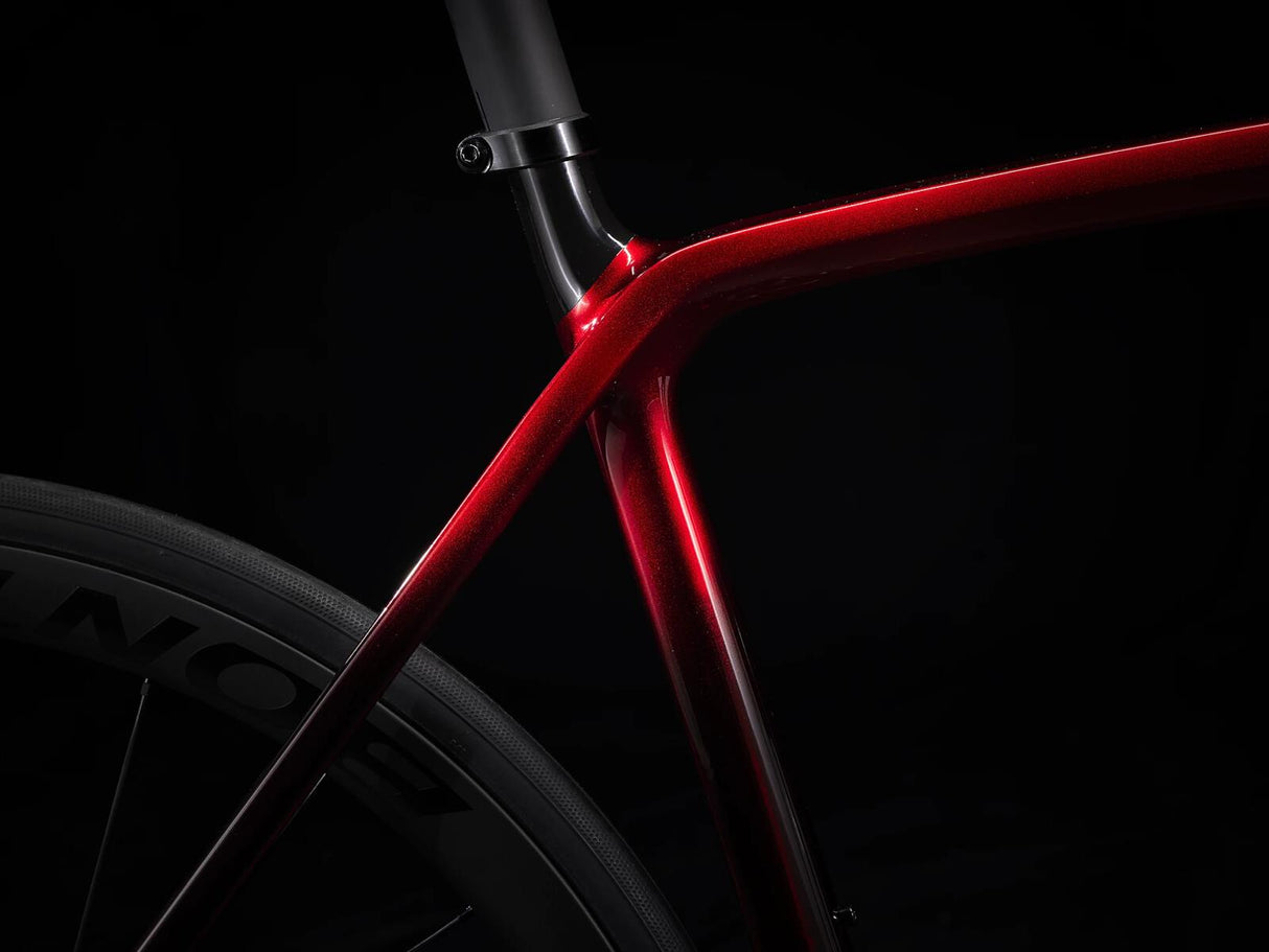 Emonda SLR 6 eTap Metallic Red Smoke to Red Carbon Smoke