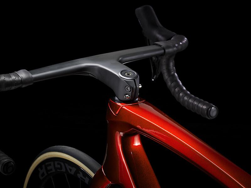 Emonda SLR 9 Metallic Red Smoke to Red Carbon Smoke