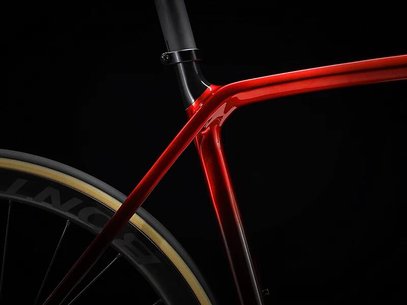 Emonda SLR 9 eTap Metallic Red Smoke to Red Carbon Smoke