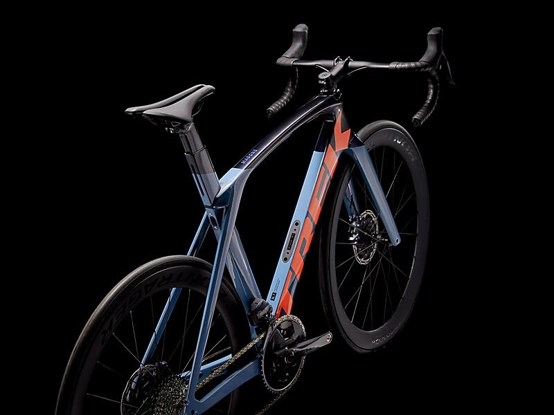 Madone SL 7 eTap Battleship Blue