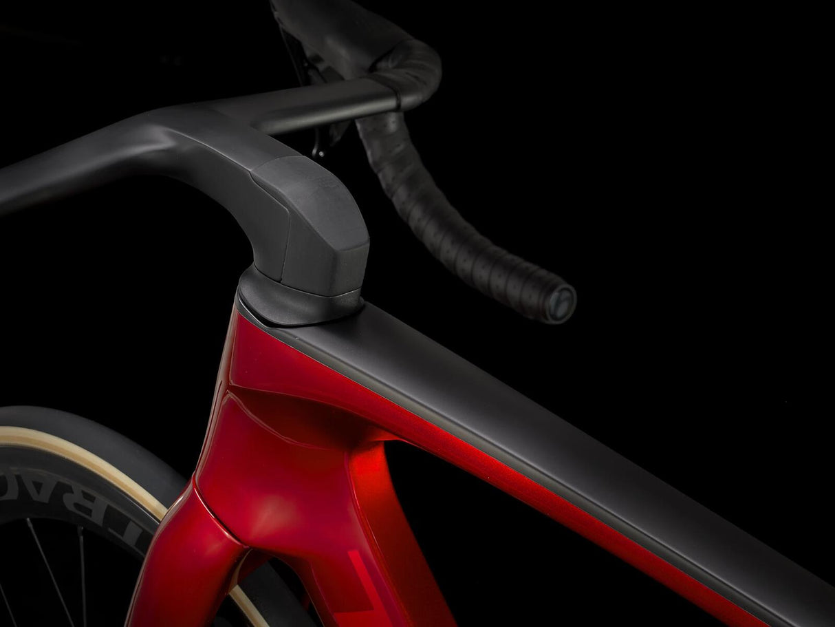 Madone SLR 9 Gen 7 Metallic Red Smoke to Red Carbon Smoke