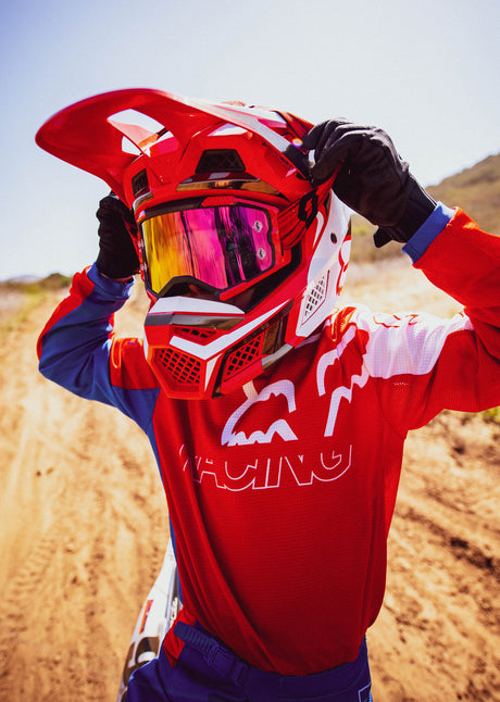 MX-Fahrer trägt Goggles