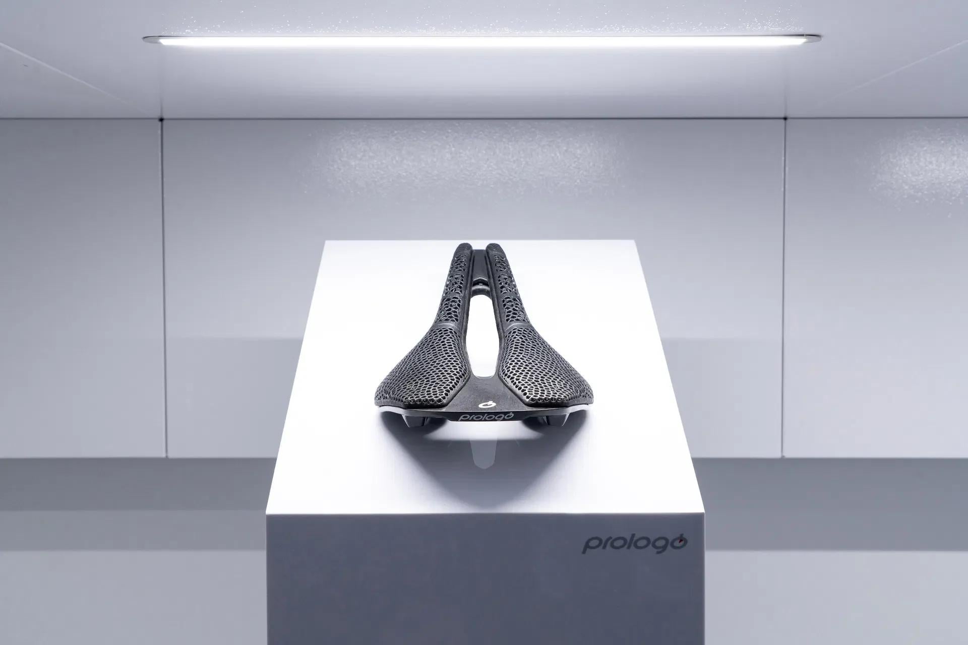 Saddle Nago R4 PAS 3D, 245x137mm, Nack - black