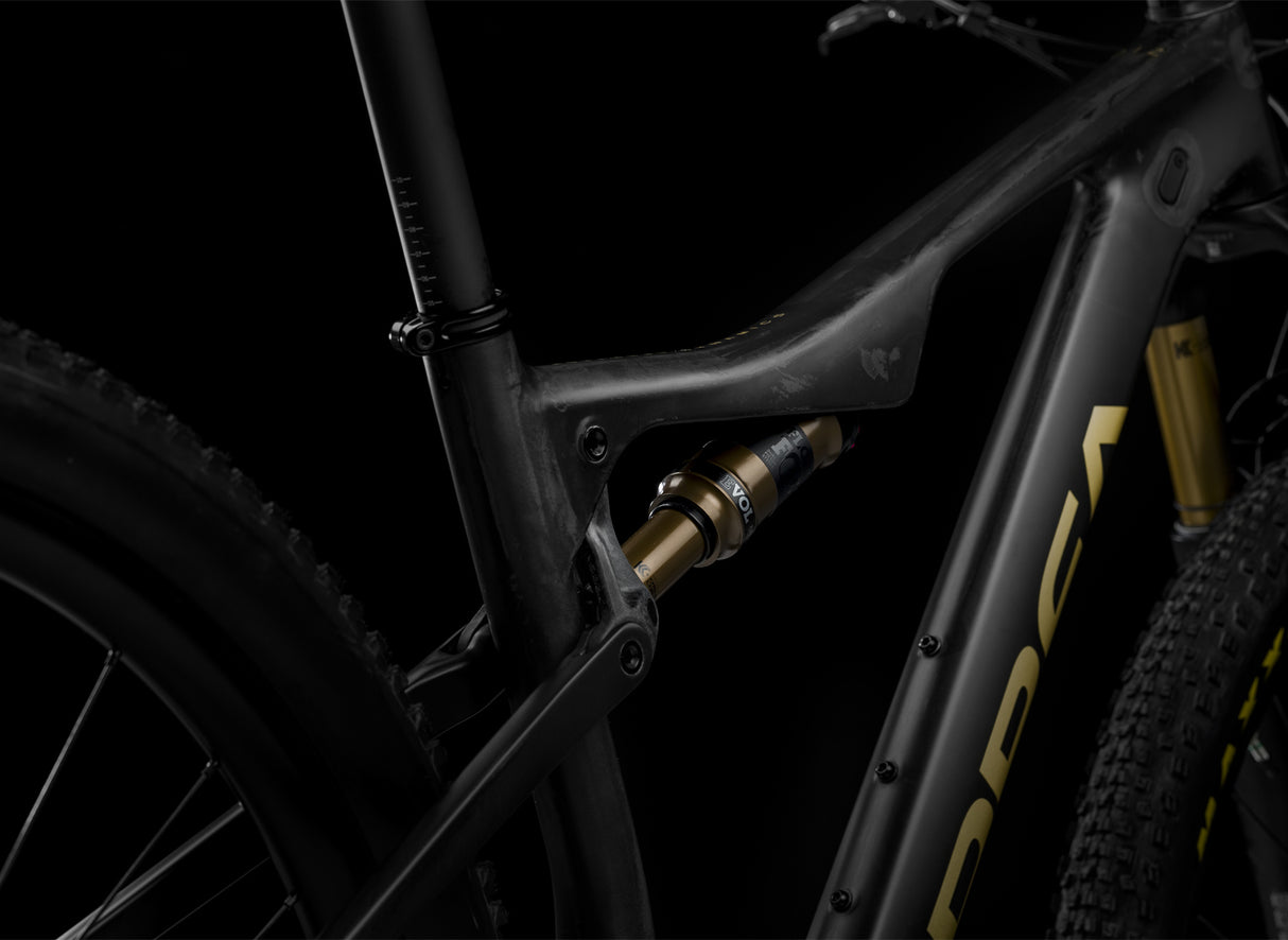 OIZ M LTD - Carbon Raw-Metallic Gold (matt)