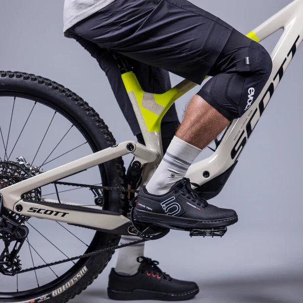 Knee Protector LS Flex Lite - black